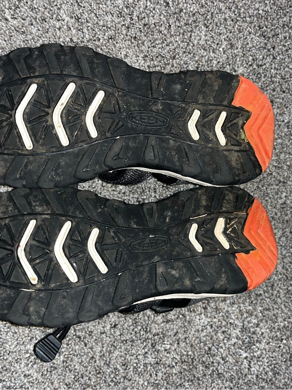 Keen 12c grey black sandals vguc